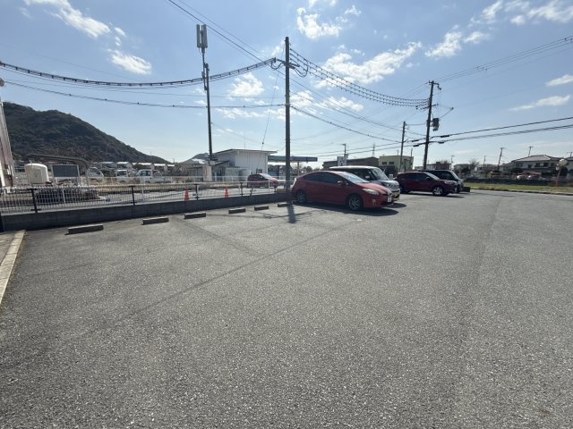 プランドールの駐車場