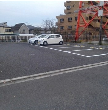 レオネクストドミールメディオの駐車場