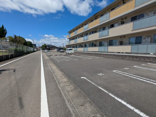 ウエストヴィレッジⅠの駐車場