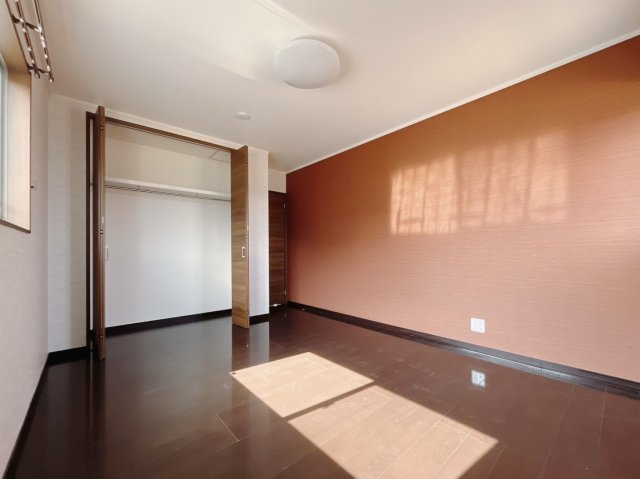 【中古戸建】邑楽郡大泉町大字寄木戸の洋室|■洋室｜子供部屋のメリットは「自立心を養うことができる」「自分で整理整頓できるようになる」そして、お子様が成長した際には「プライバシーを確保できる」といい事だらけ♪