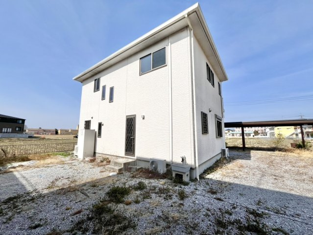 【中古戸建】邑楽郡大泉町大字寄木戸の外観|■外観｜土日のご見学はもちろん、平日・夜間のご案内も大歓迎です♪「今から見たい」や「仕事終わりに見たい」にもご対応できますのでお気軽にお問い合わせください♪