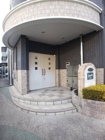 フォルシュ２２のエントランス