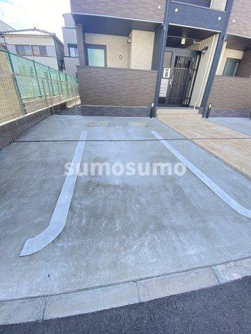 マーキュリアの駐車場