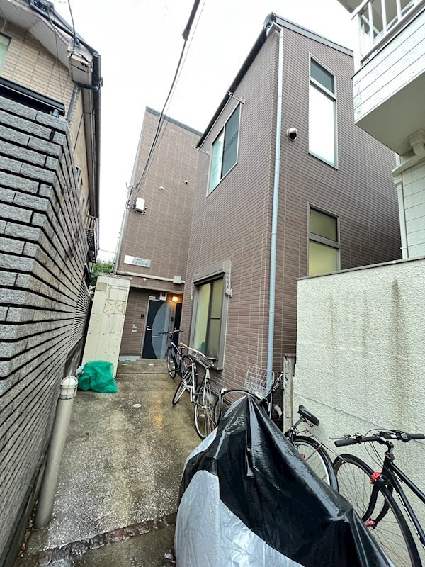 世田谷区野沢３丁目のアパートのエントランス