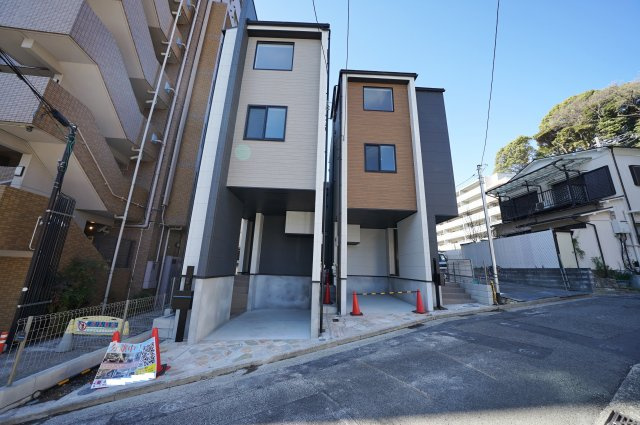 【横浜市西区浅間町2丁目105-1新築戸建て】★仲介手数料無料★（浅間台小学校・岡野中学校）の外観