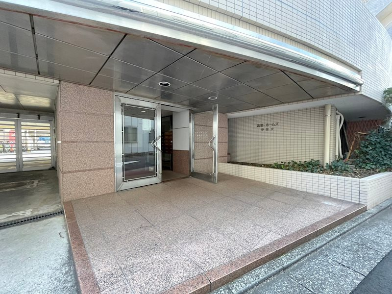 目黒区碑文谷６丁目の賃貸マンションのエントランス