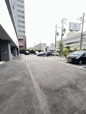 レジュールアッシュ塚本レジデンスの駐車場|駐車場があるので、車を買う予定の方も安心です