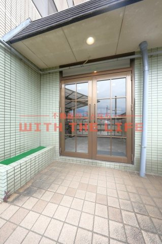 オーシャンハイツ【キャッシュバック対象物件】のエントランス|毎日通るエントランスはこのようになっています