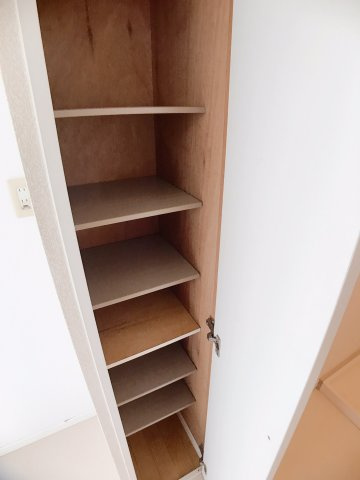 春日井市出川町２丁目のアパートの収納