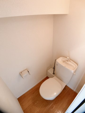 春日井市出川町２丁目のアパートのトイレ