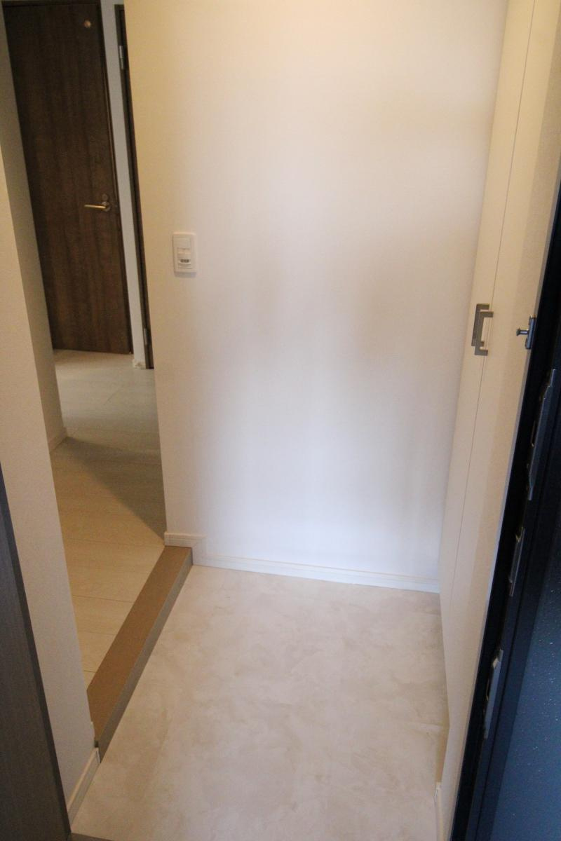 エスタート三ノ輪の玄関