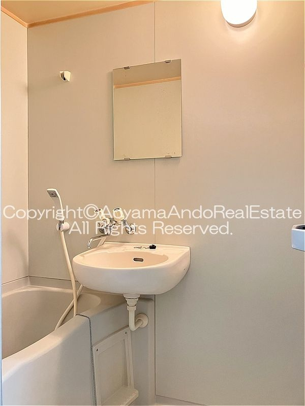 グレイセフル経堂の浴室