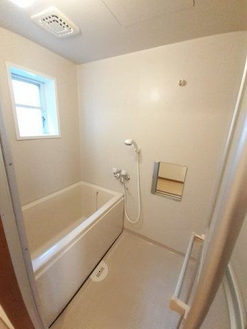 ボナール平野Ａの浴室