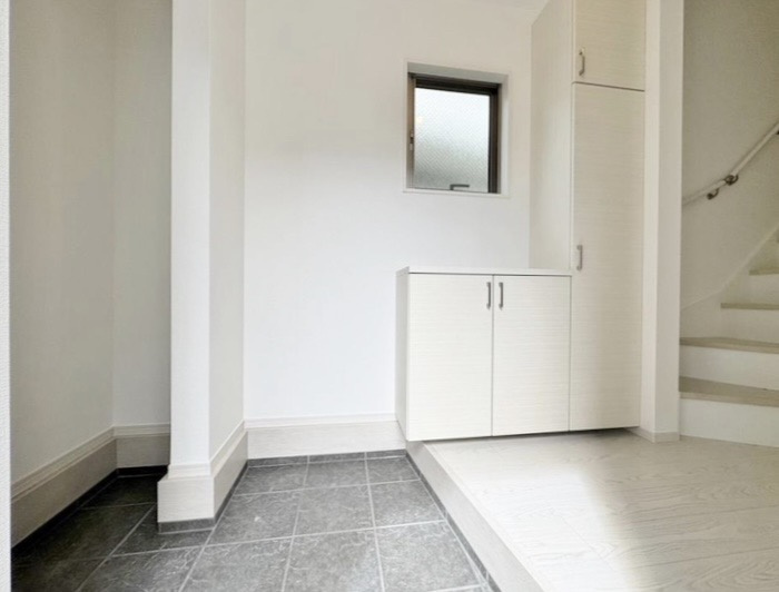 長津田戸建の玄関