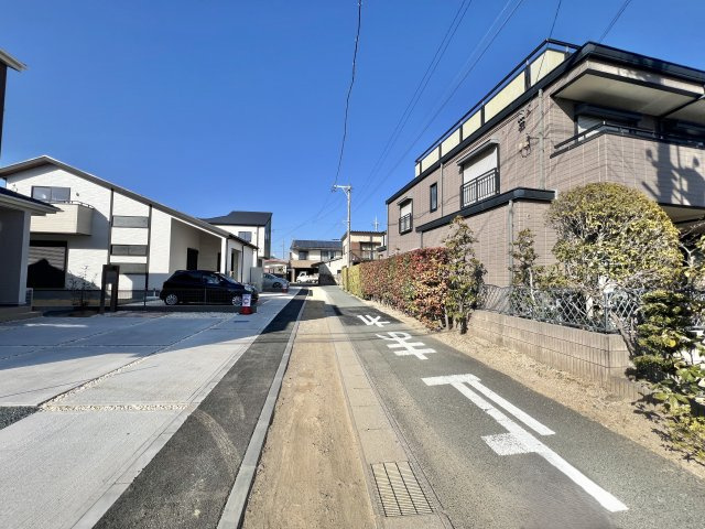 中央区馬郡町　3棟　1期　3号棟の前面道路含む現地写真|前面道路を北側を向いて撮影しました。