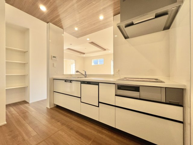 中央区馬郡町　3棟　1期　3号棟のキッチン|シンプルながら存在感のある、デザイン性の高いキッチンです！