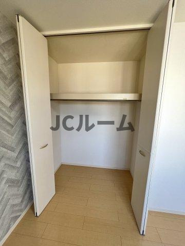 グランブルーの収納|反転タイプの部屋の写真です