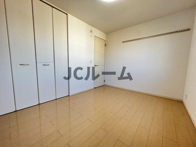 グランブルーの居間・リビング|反転タイプの部屋の写真です