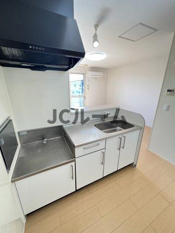 グランブルーのキッチン|反転タイプの部屋の写真です