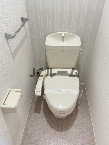 グランブルーのトイレ|反転タイプの部屋の写真です