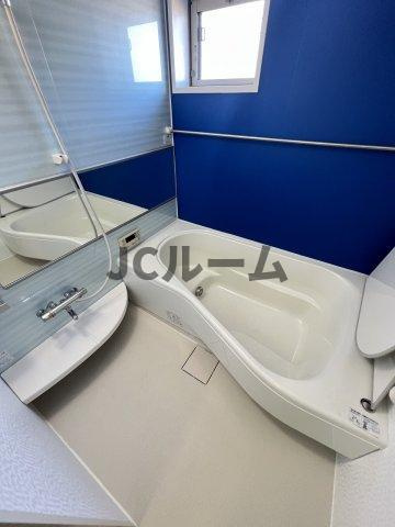 グランブルーの浴室|反転タイプの部屋の写真です