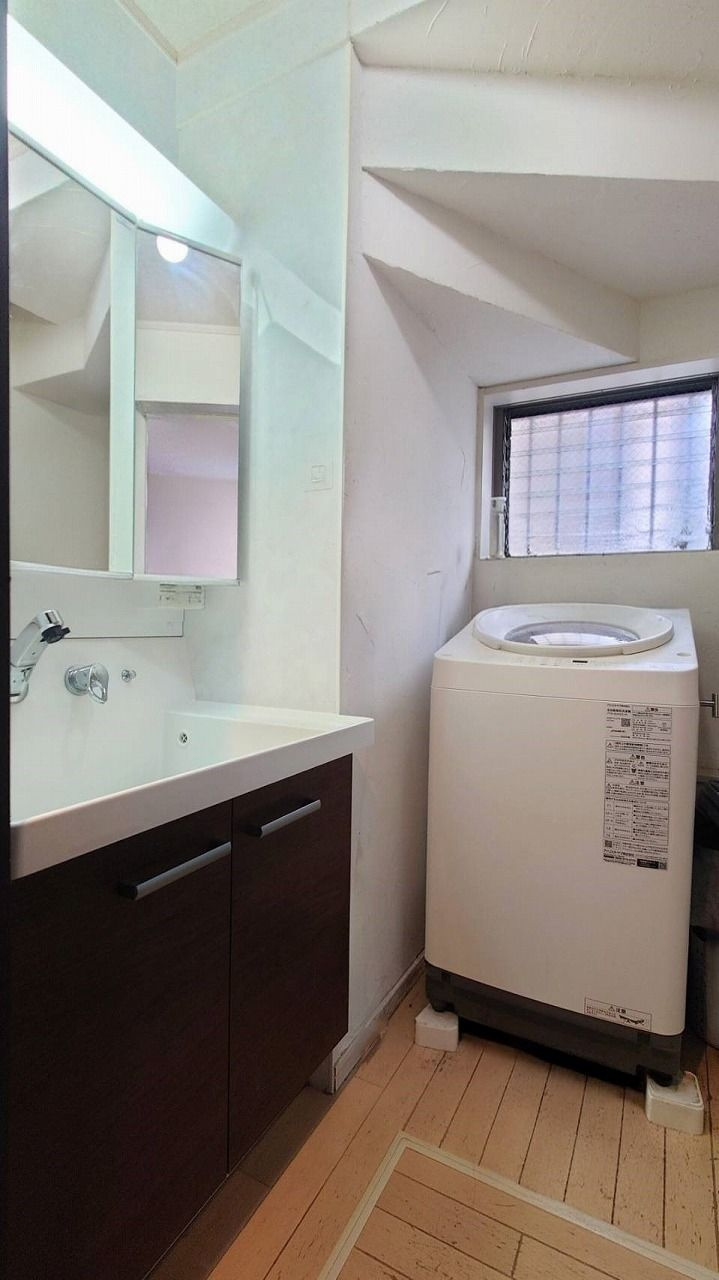 品川区西中延3丁目　中古戸建の独立洗面台|現地ご見学希望・資料請求などお気軽にお問い合わせ下さい！
03-5990-5201