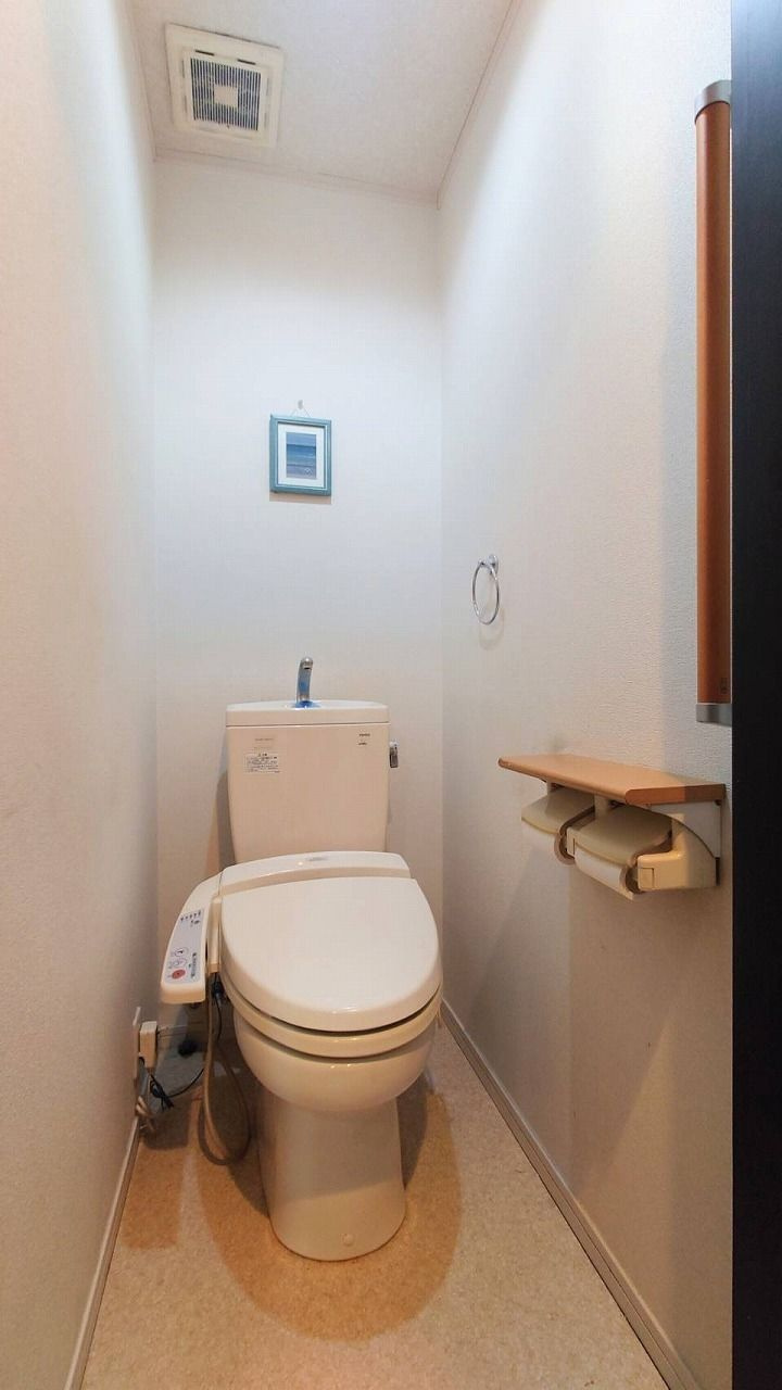 品川区西中延3丁目　中古戸建のトイレ|現地ご見学希望・資料請求などお気軽にお問い合わせ下さい！
03-5990-5201