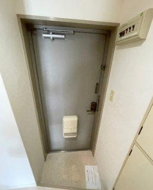 メゾンクレストの玄関