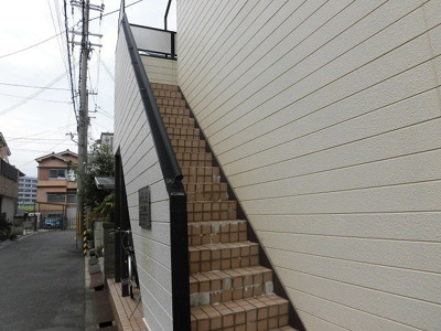 【その他共用部分】 | プルス相川 | 綺麗に使用されている共用階段です。