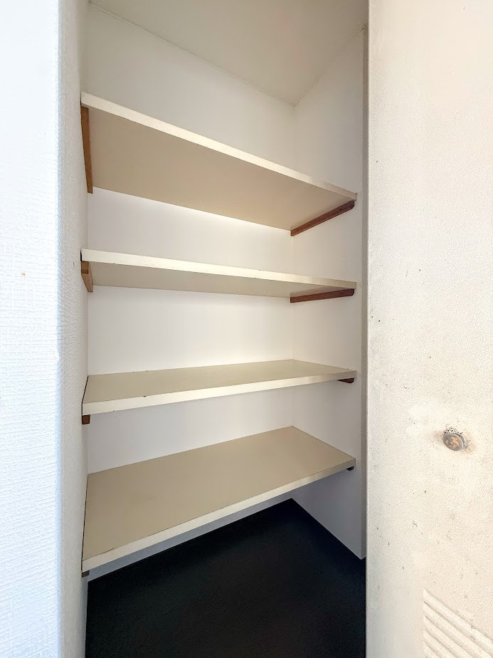 泉区桂坂中古戸建の収納|◆暮らし心地を大きく左右する収納を、適材適所に配置し使い勝手を考慮しました。空間を余すところなく有効利用した収納は生活空間をより上質なものにしてくれるでしょう。
