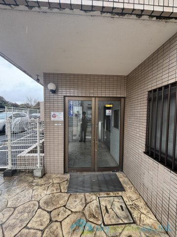 朝日プラザ本厚木の玄関