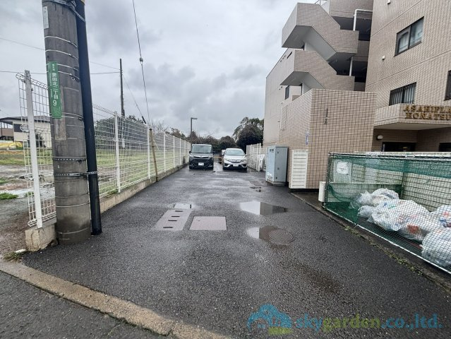 朝日プラザ本厚木の駐車場