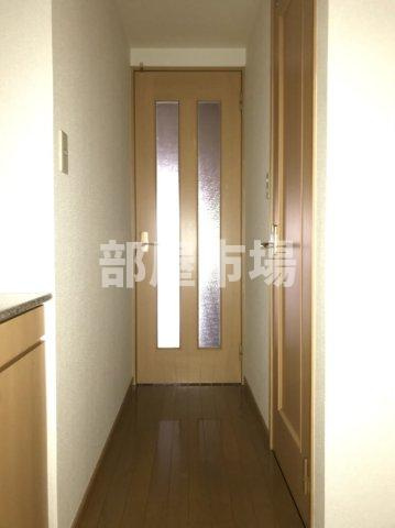 パールピアスの玄関