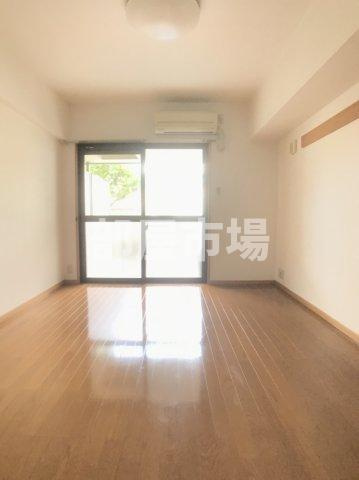 パールピアスの居間・リビング