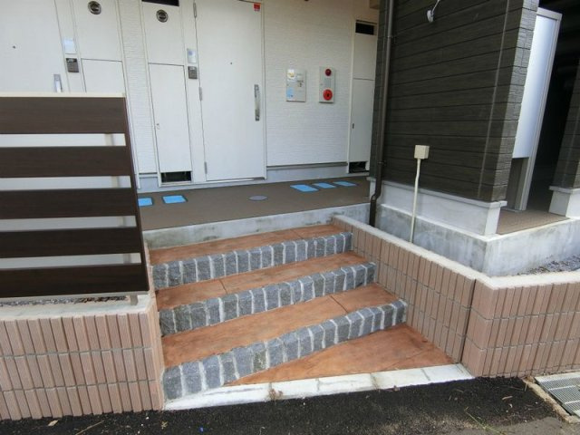 リブリ・C West のエントランス