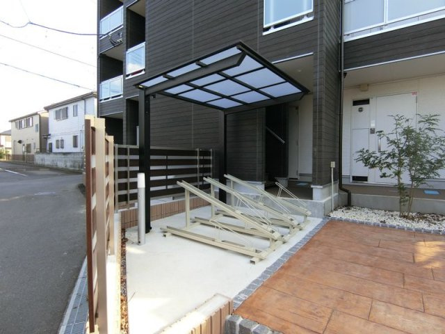 リブリ・C West のその他