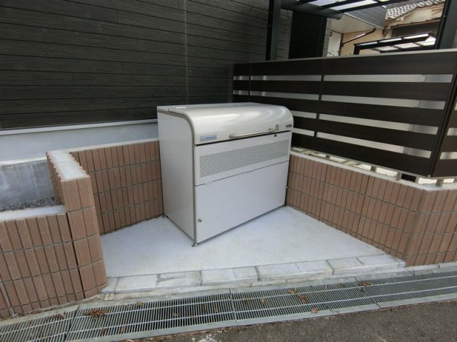 リブリ・C West のその他