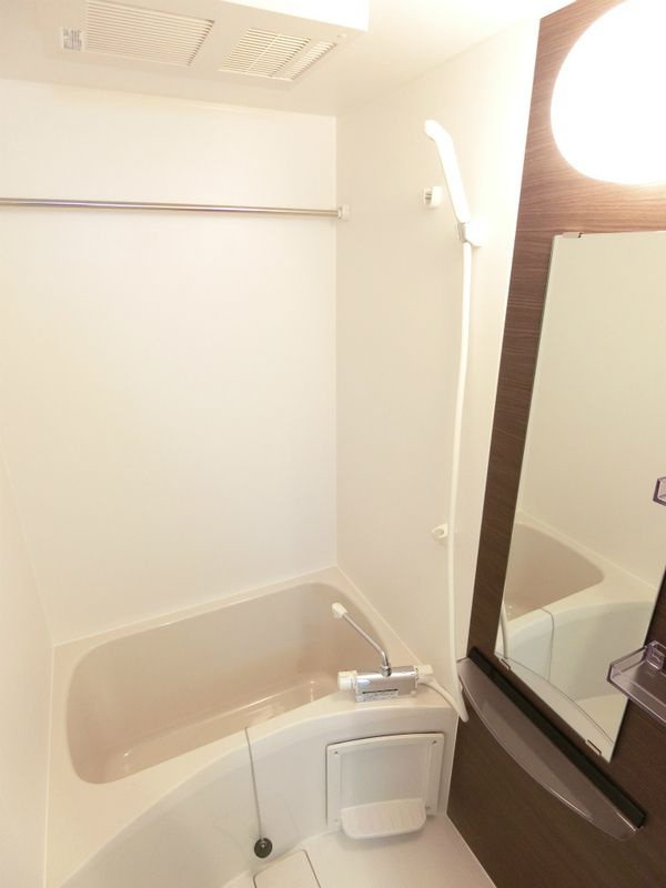 リブリ・C West の浴室