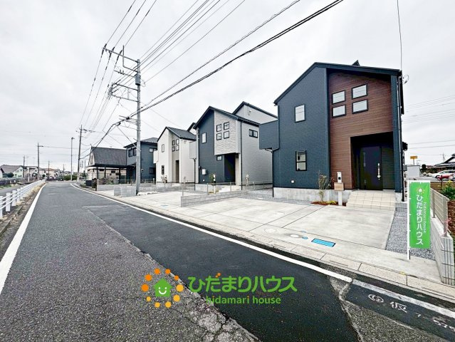 久喜市青毛３丁目　新築一戸建て　01の前面道路含む現地写真