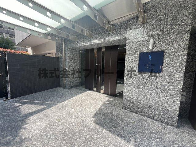 小金井市本町５丁目の賃貸マンションのエントランス