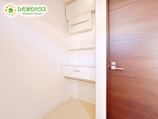 【設備】 | ひたちなか市松戸町1丁目　中古戸建 | ゆったりとした洗面所には物入れを完備！タオルや洗剤をしまえます(^^)/