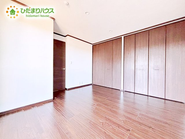 【寝室】 | ひたちなか市松戸町1丁目　中古戸建 | ベッドを置いても余裕の広さがあります。パソコンや趣味のスペースなどインテリアを考えるのも楽しみですね！