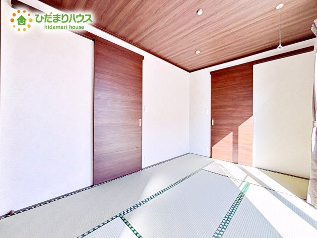 【和室】 | ひたちなか市松戸町1丁目　中古戸建 | 畳の安らぎと洋室の使いやすさをひとつに。くつろぎも実用性も叶える、今の暮らしにちょうどいい洋風和室です。