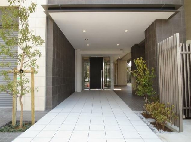 ピニエール浦和岸町のエントランス