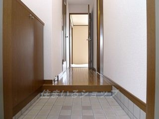 広島市安佐北区深川２丁目のアパートの玄関|シューズボックス