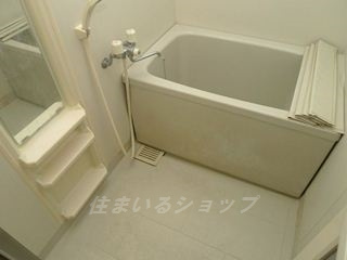 広島市安佐北区深川２丁目のアパートの浴室