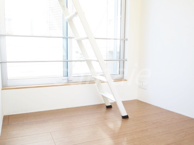 サークルフォレストの居間・リビング|5.3帖の居室部分です☆