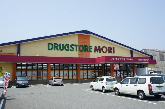 Sun Pearl Hills（サンパールヒルズ）の周辺|ドラッグストアモリ空港東店まで721ｍ