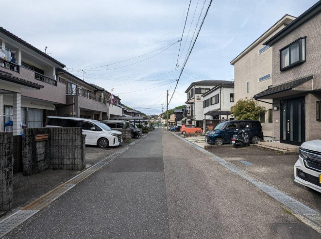 高知市神田　中古戸建ての前面道路含む現地写真|前面道路含む現地写真です