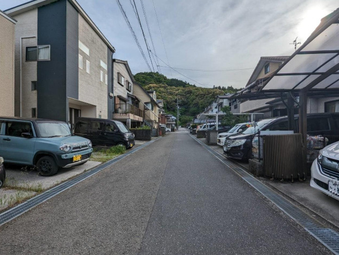 高知市神田　中古戸建ての前面道路含む現地写真|前面道路含む現地写真です